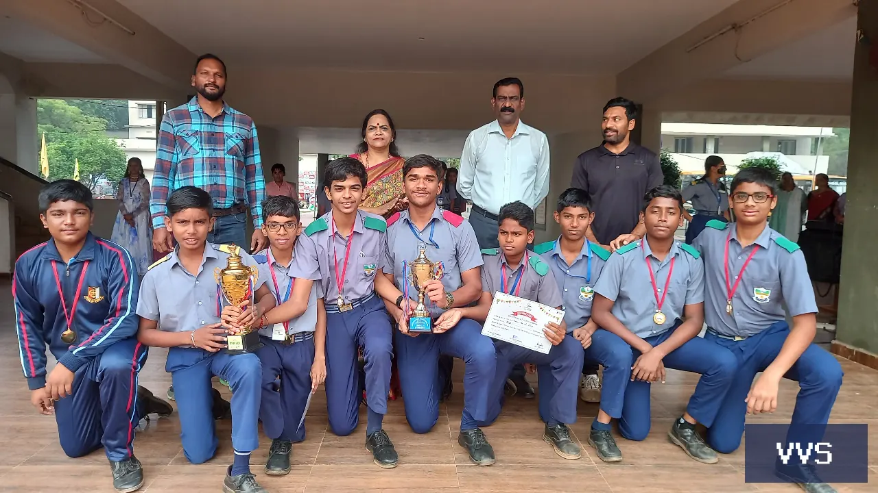 Cricket team gold medal winner s of Green Dale Fest